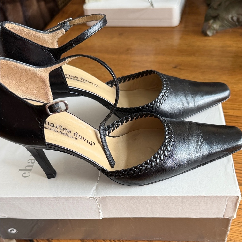 Charles David WHISTLE DesignerNathalie M NordstromALL LeatherMadeInSpain7.5BSexy